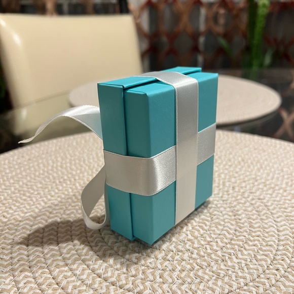 Tiffany Ring Box and Gift Bag - Picture 4 of 4